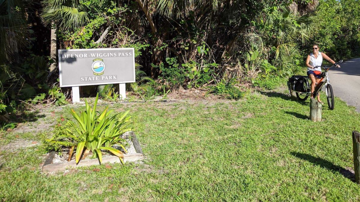 Delnor-Wiggins Pass Sign Entrance 2