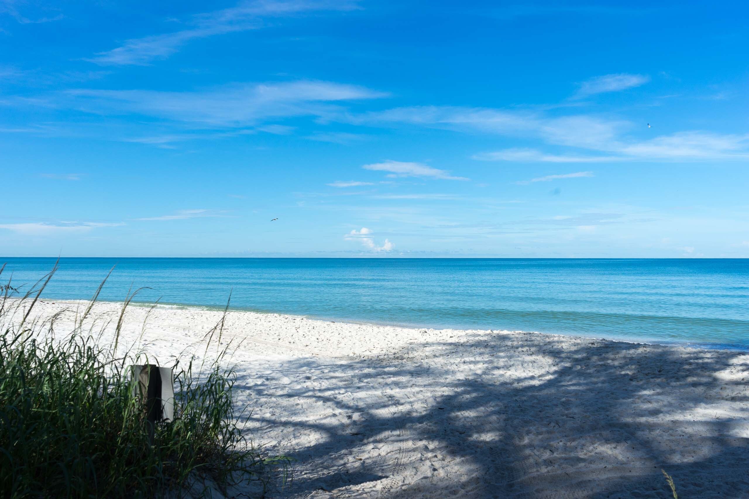 Beach chair rentals Naples, FL beaches